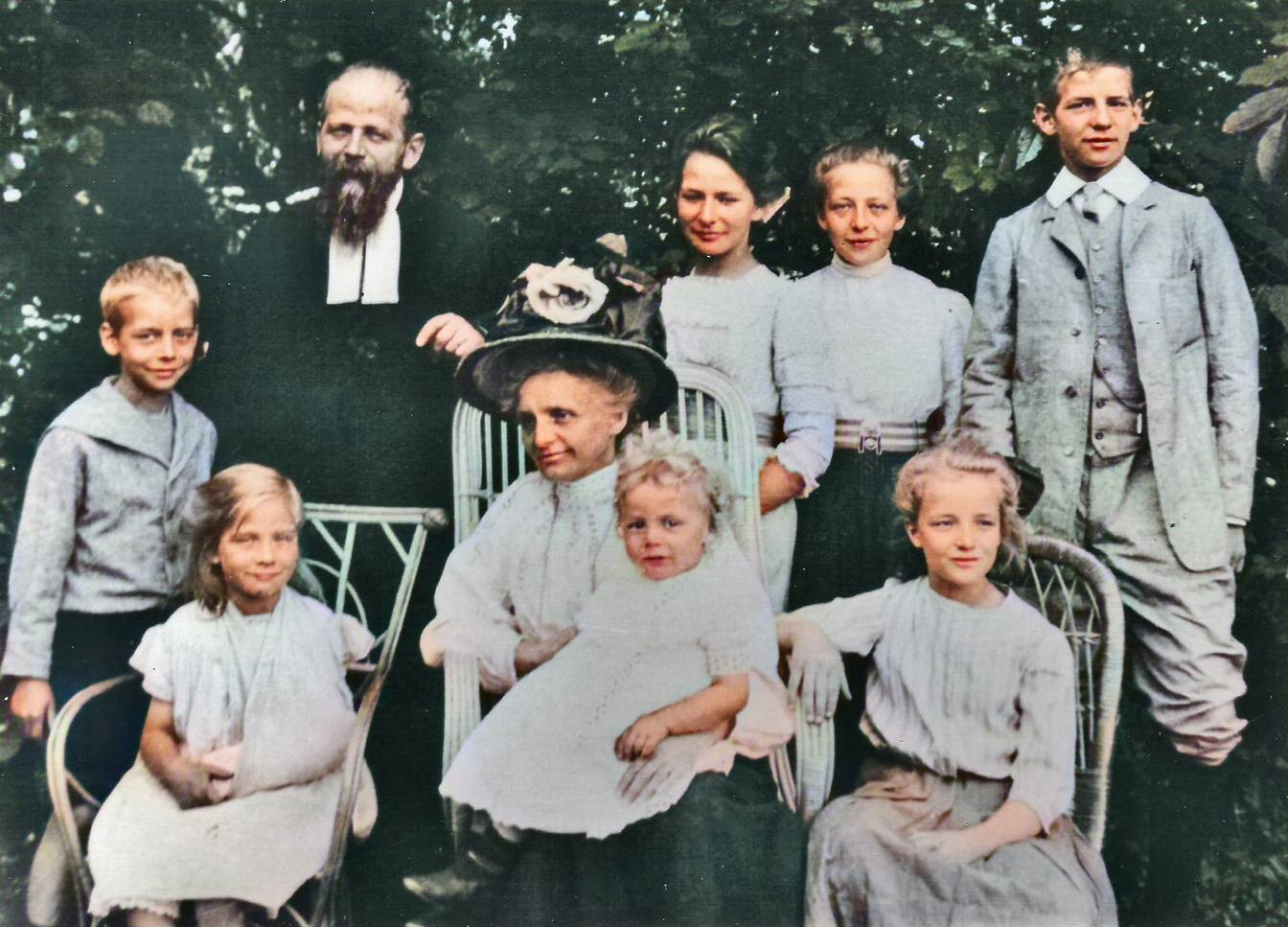 Une image contenant habits, personne, Visage humain, sourire
Description générée automatiquement