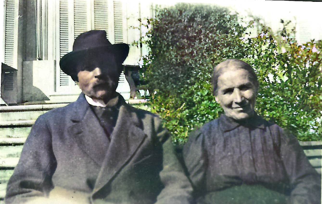 Une image contenant Visage humain, habits, personne, plein air
Description générée automatiquement