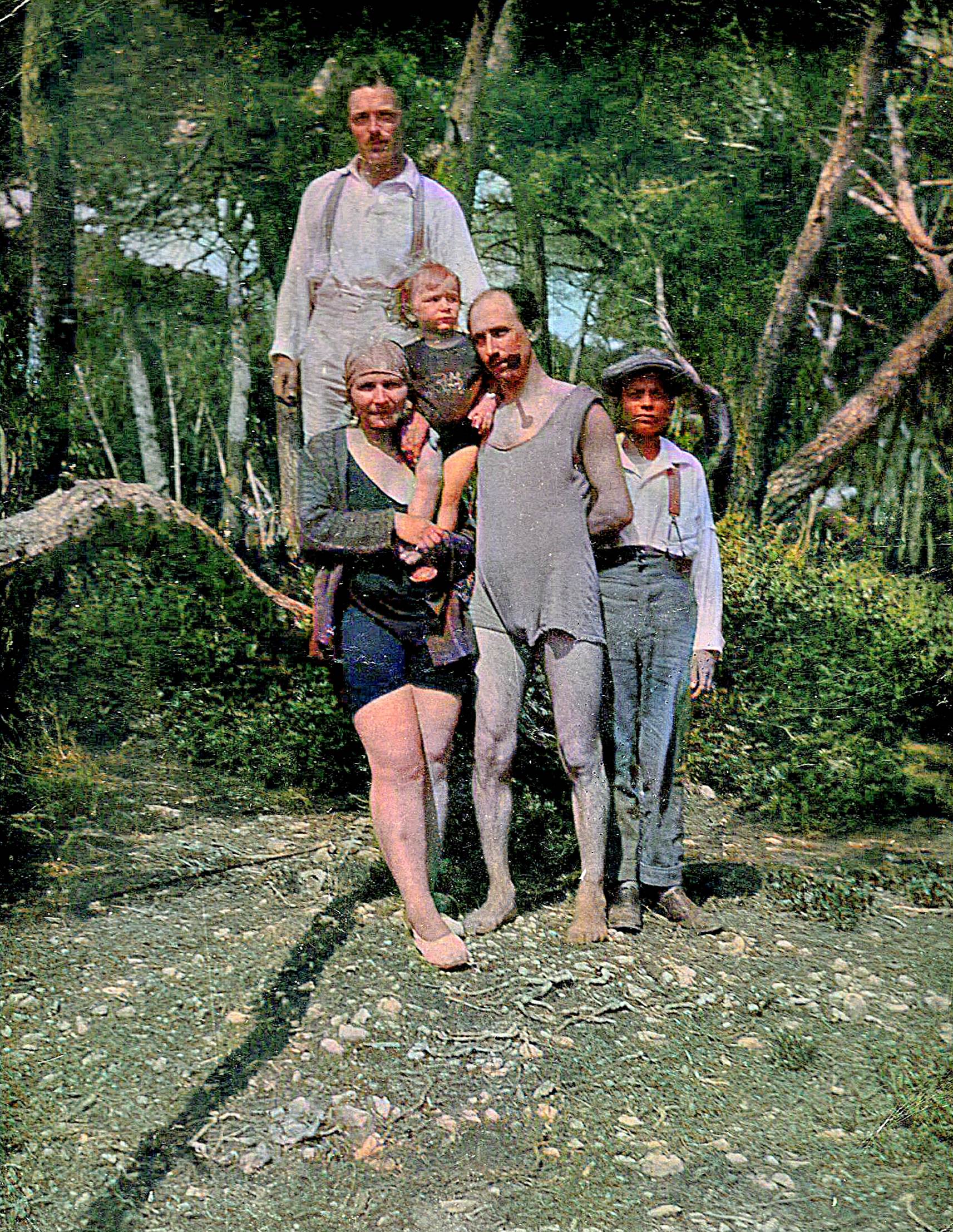 Une image contenant habits, personne, plein air, arbre
Description générée automatiquement