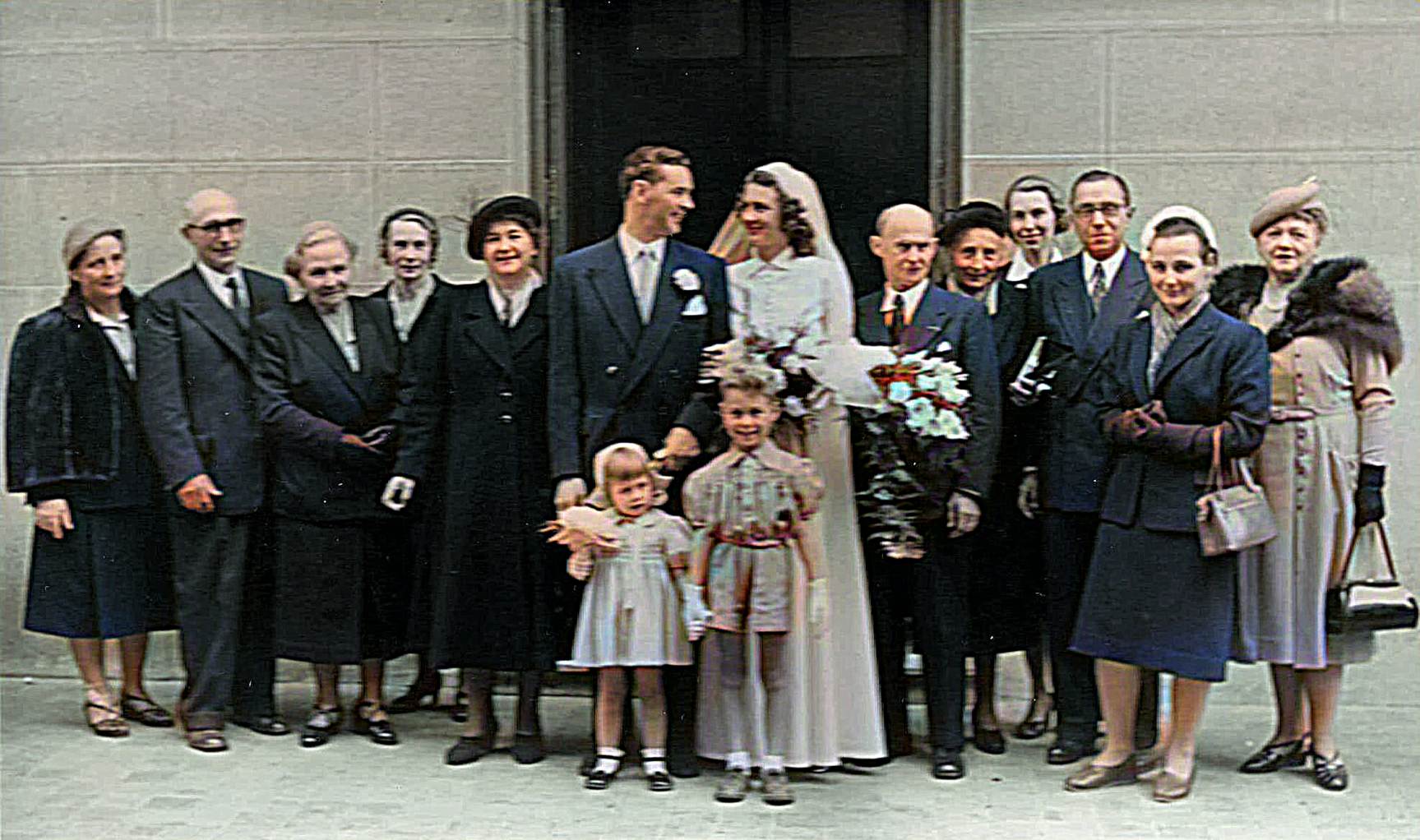 Une image contenant habits, personne, costume, sourire

Description g�n�r�e automatiquement