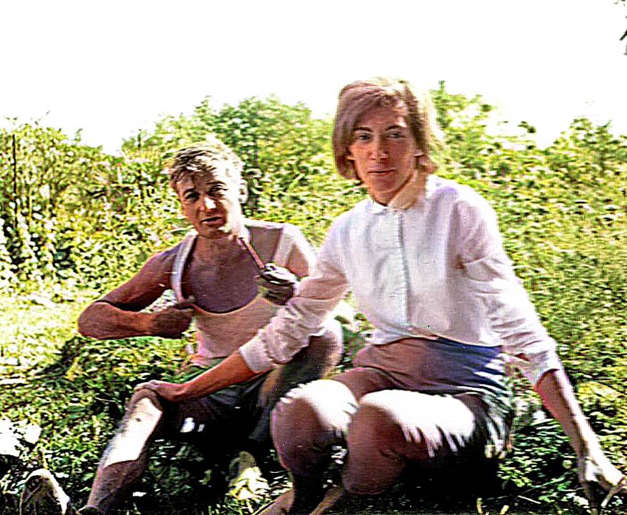 Une image contenant habits, personne, plein air, arbre

Description g�n�r�e automatiquement