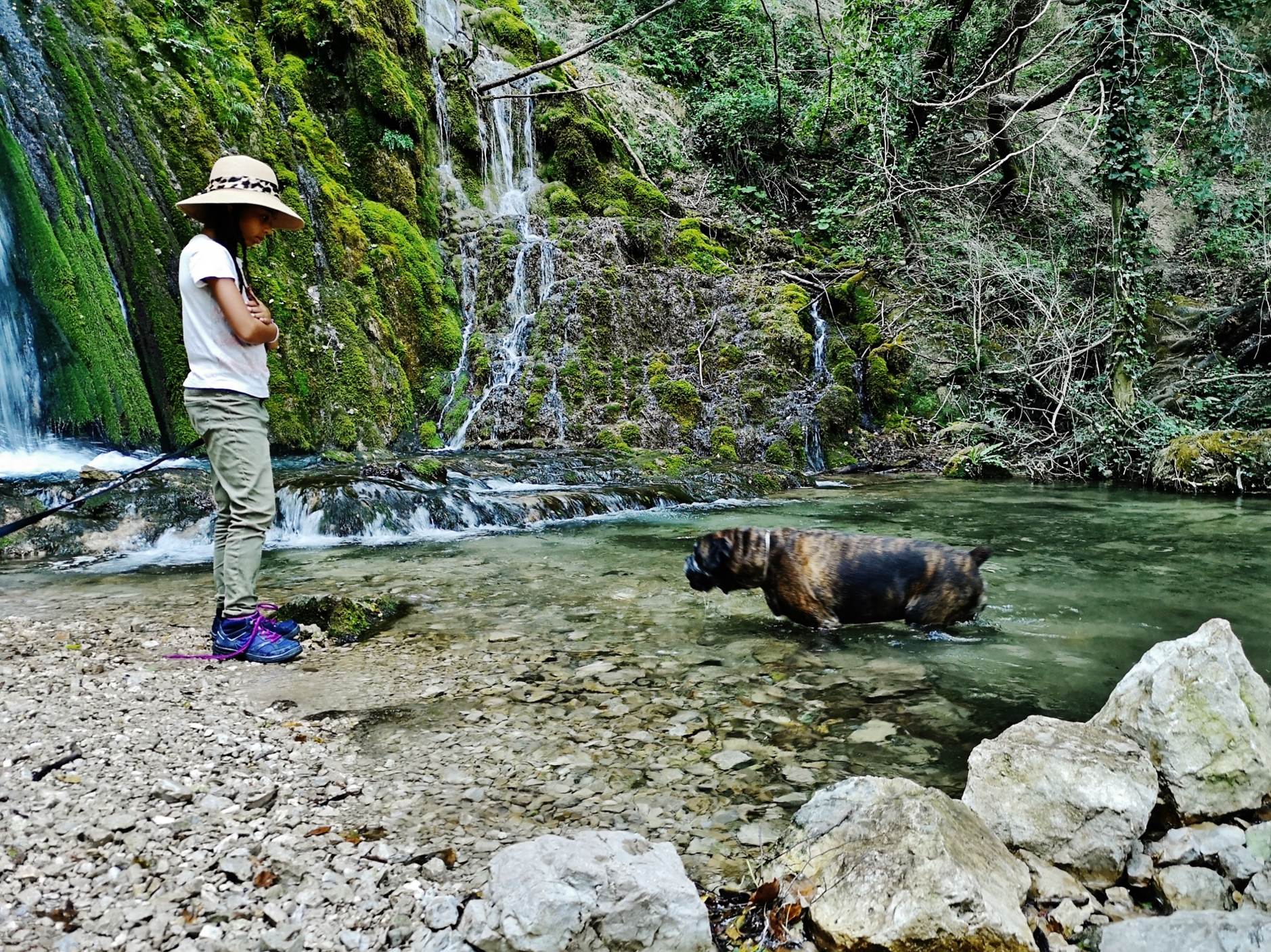 Une image contenant ext�rieur, roche, eau, rocheux

Description g�n�r�e automatiquement