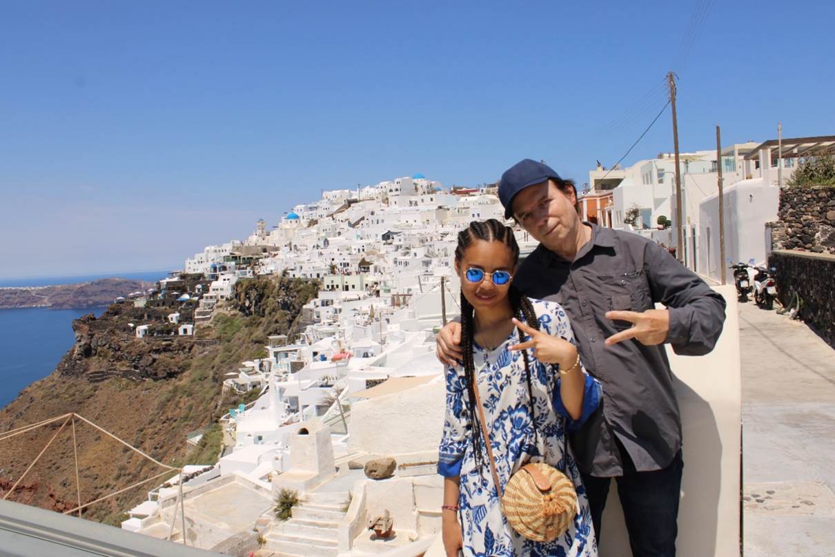 Une image contenant habits, plein air, ciel, personne

Description g�n�r�e automatiquement