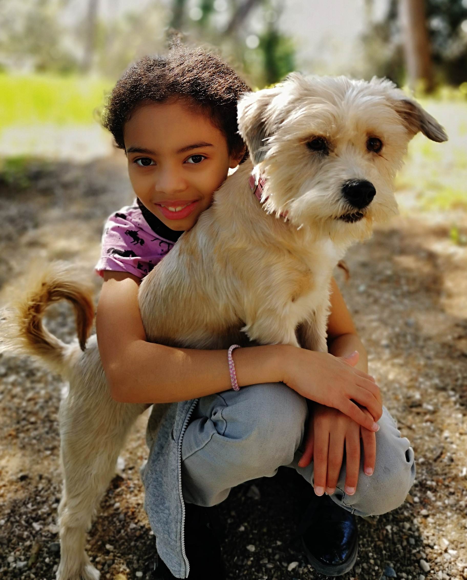 Une image contenant chien, ext�rieur, petit, personne

Description g�n�r�e automatiquement