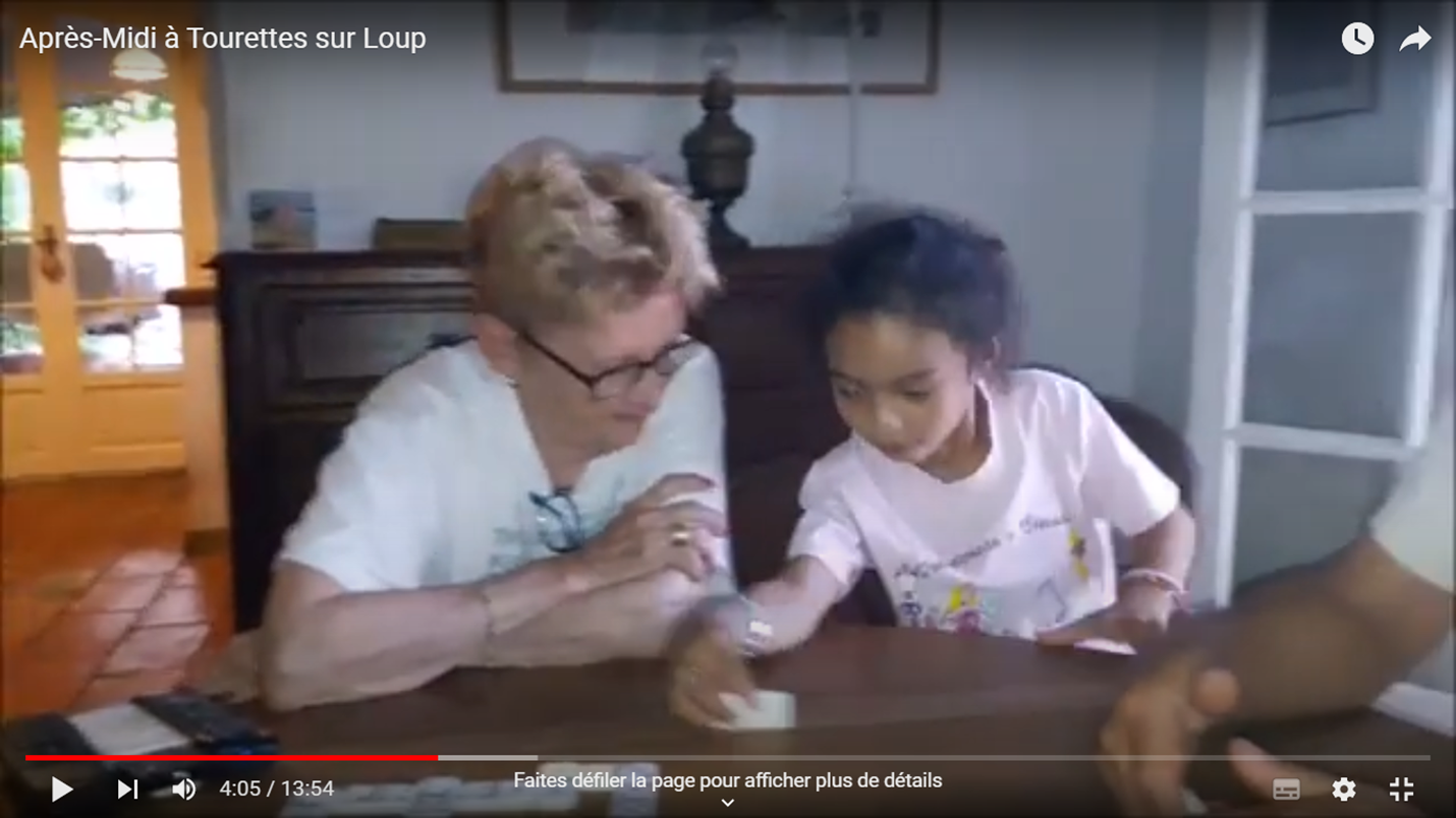 Une image contenant personne, Visage humain, habits, int�rieur

Description g�n�r�e automatiquement