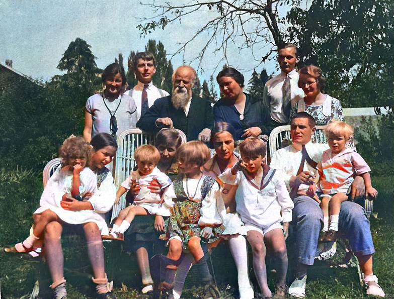 Une image contenant habits, personne, chaussures, plein air

Description g�n�r�e automatiquement