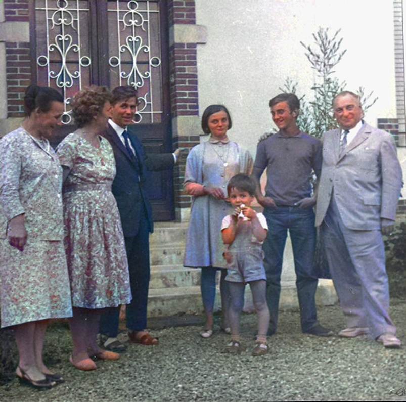 Une image contenant habits, personne, homme, chaussures
Description générée automatiquement