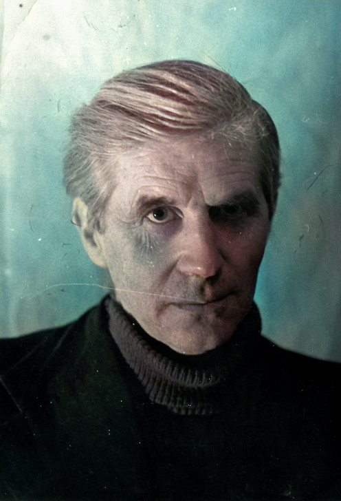 Une image contenant Visage humain, portrait, personne, Front

Description g�n�r�e automatiquement