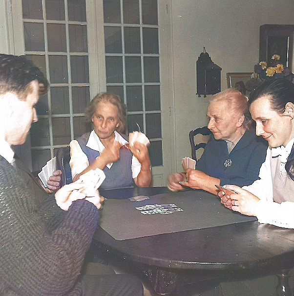 Une image contenant habits, personne, Visage humain, intérieur
Description générée automatiquement