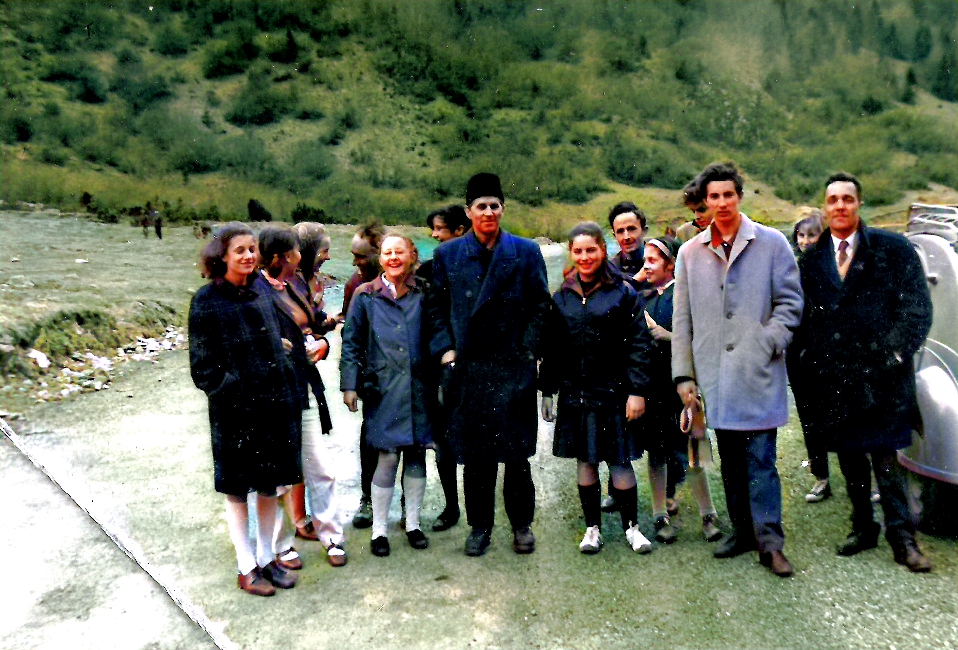 Une image contenant habits, plein air, personne, chaussures
Description générée automatiquement