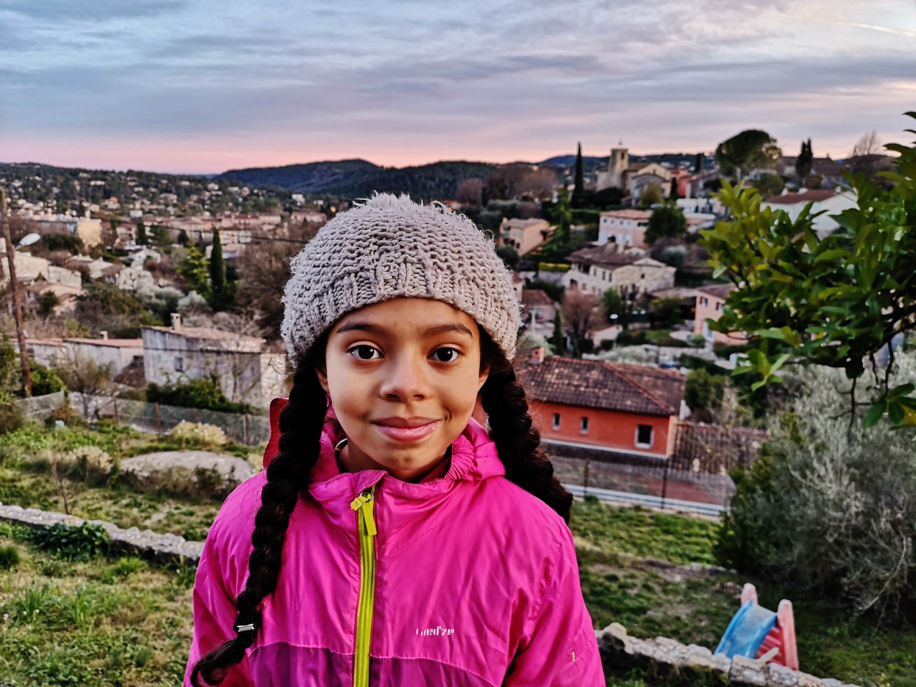 Une image contenant ext�rieur, herbe, personne, habits

Description g�n�r�e automatiquement