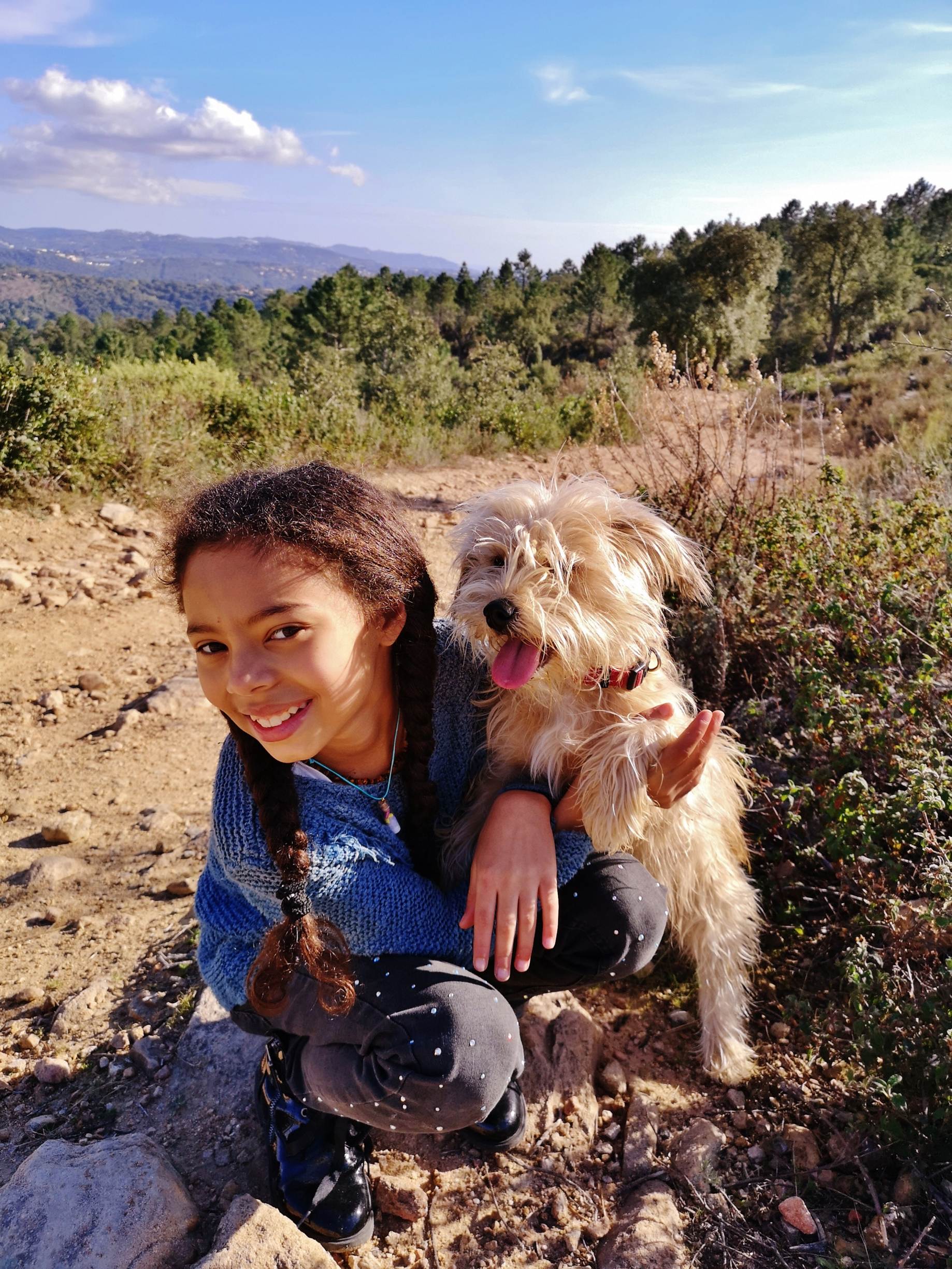 Une image contenant ext�rieur, herbe, personne, assis

Description g�n�r�e automatiquement