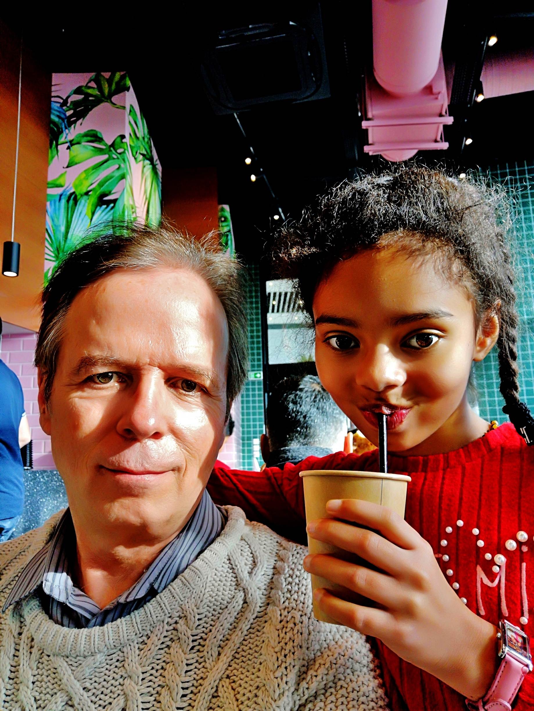 Une image contenant personne, table, homme, assis

Description g�n�r�e automatiquement