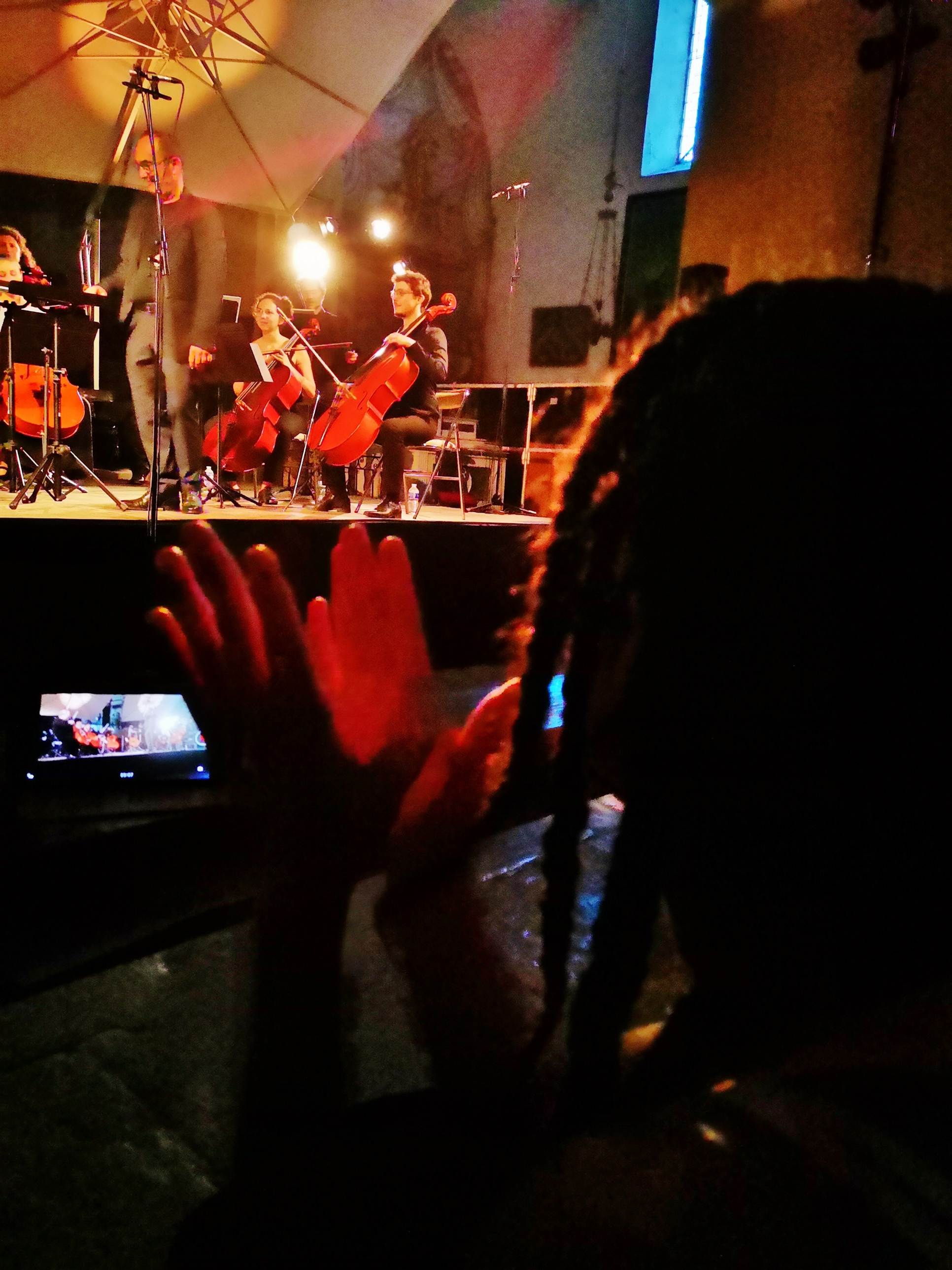 Une image contenant personne, int�rieur, allum�

Description g�n�r�e automatiquement