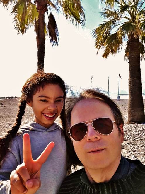 Une image contenant ext�rieur, personne, tenant, palmier

Description g�n�r�e automatiquement