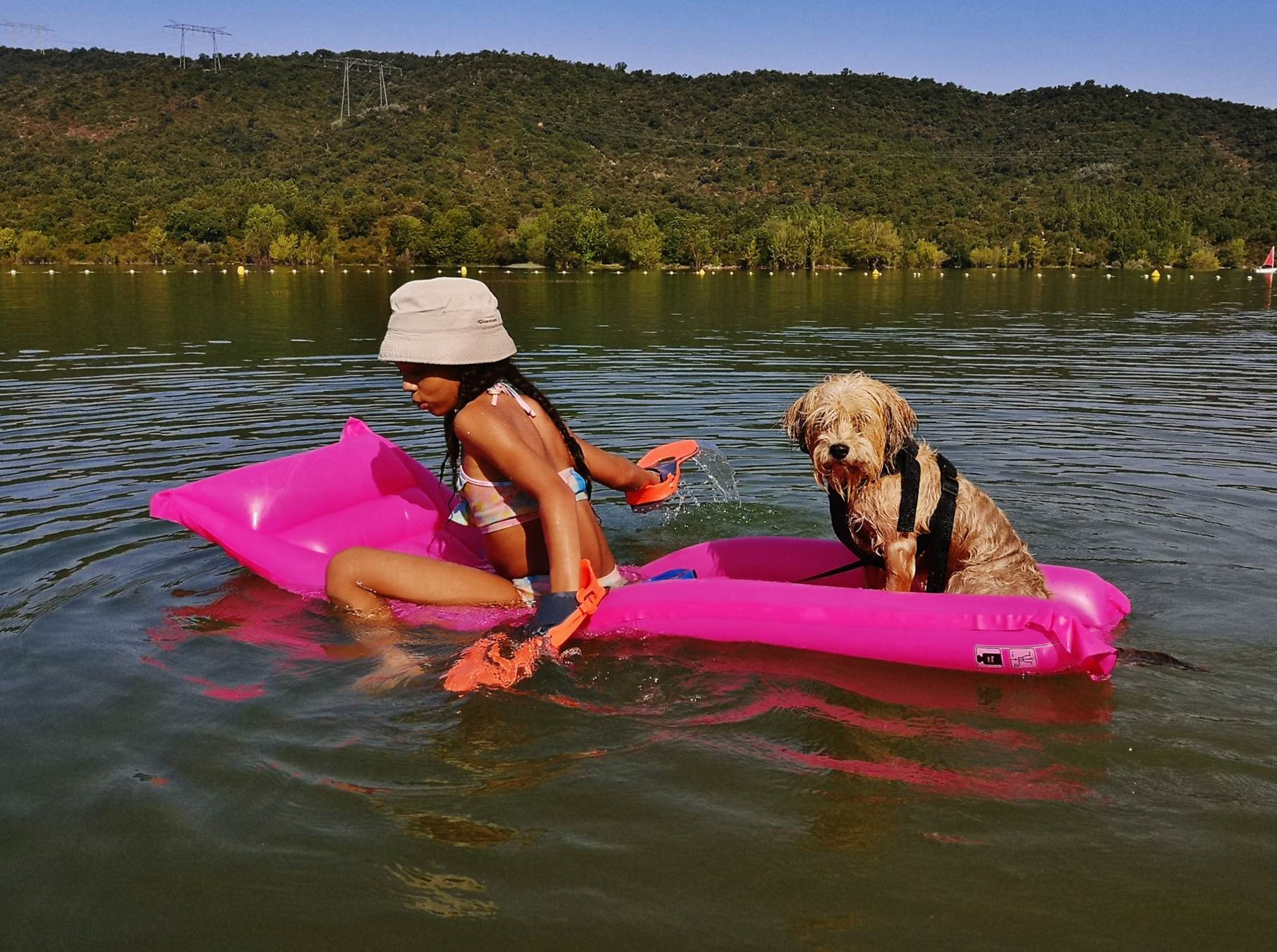 Une image contenant eau, rose, ext�rieur, rivi�re

Description g�n�r�e automatiquement