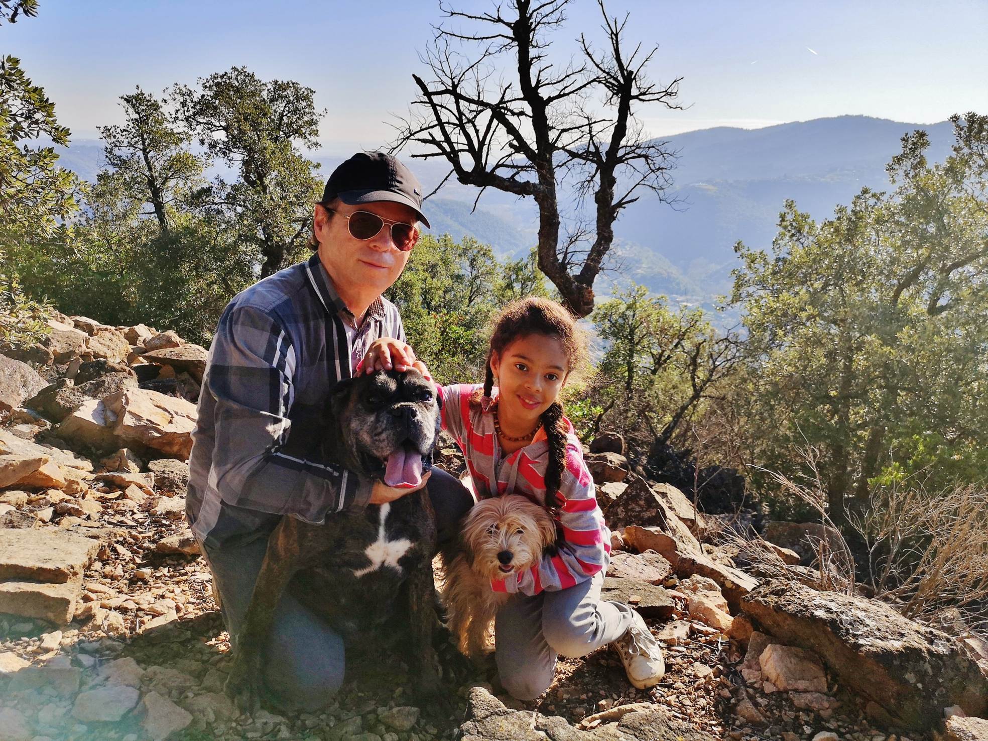 Une image contenant extérieur, arbre, ciel, personne
Description générée automatiquement