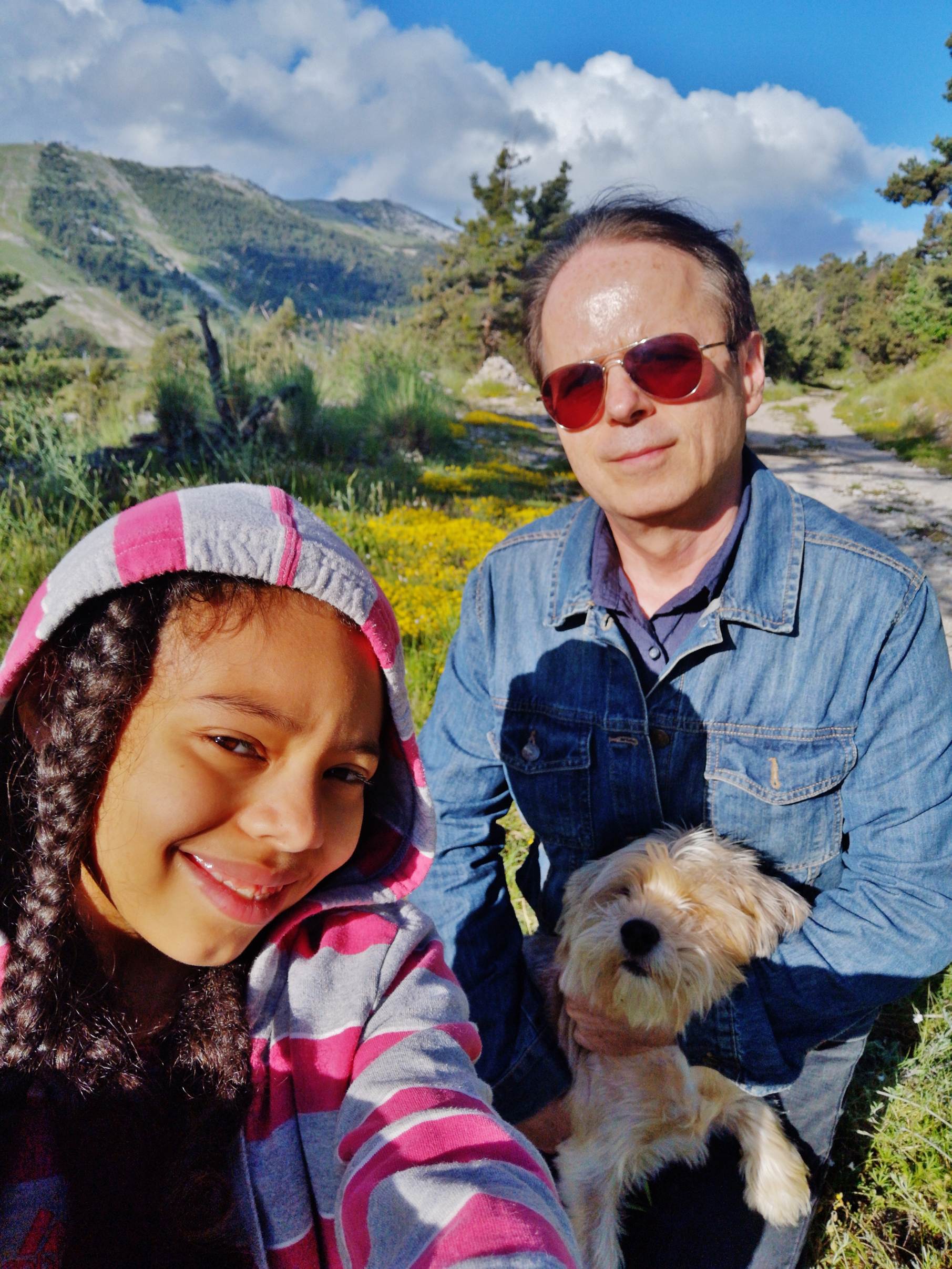 Une image contenant ext�rieur, personne, chien, petit

Description g�n�r�e automatiquement