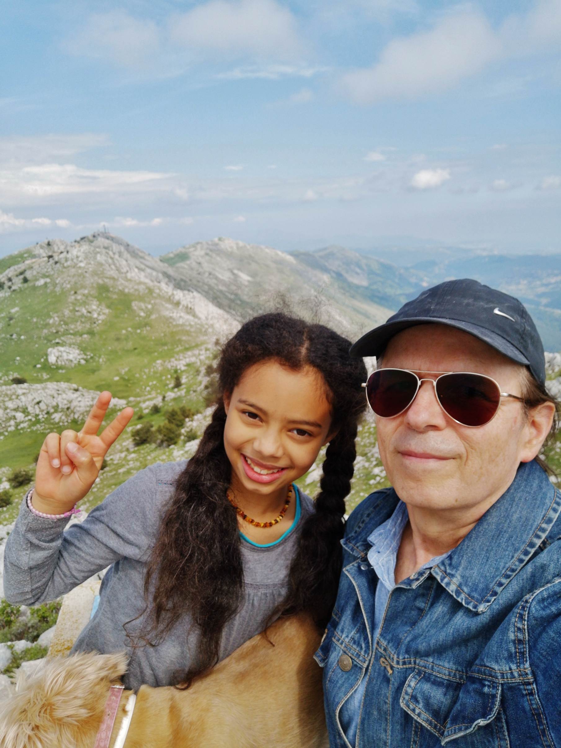 Une image contenant ext�rieur, personne, montagne, alimentation

Description g�n�r�e automatiquement