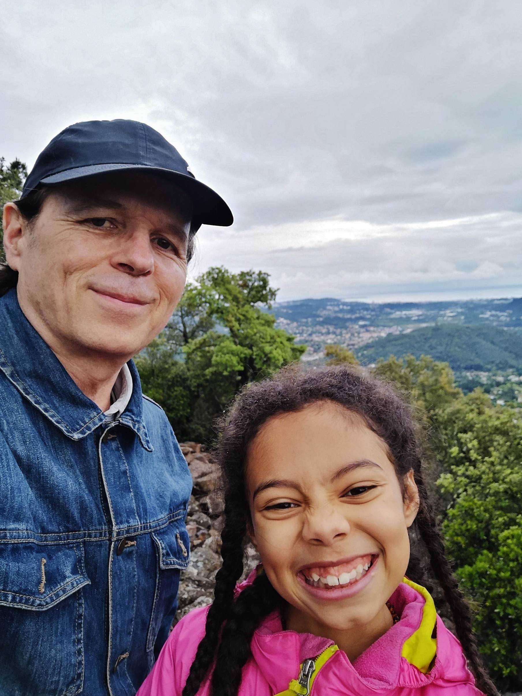 Une image contenant personne, ext�rieur, fille, petit

Description g�n�r�e automatiquement