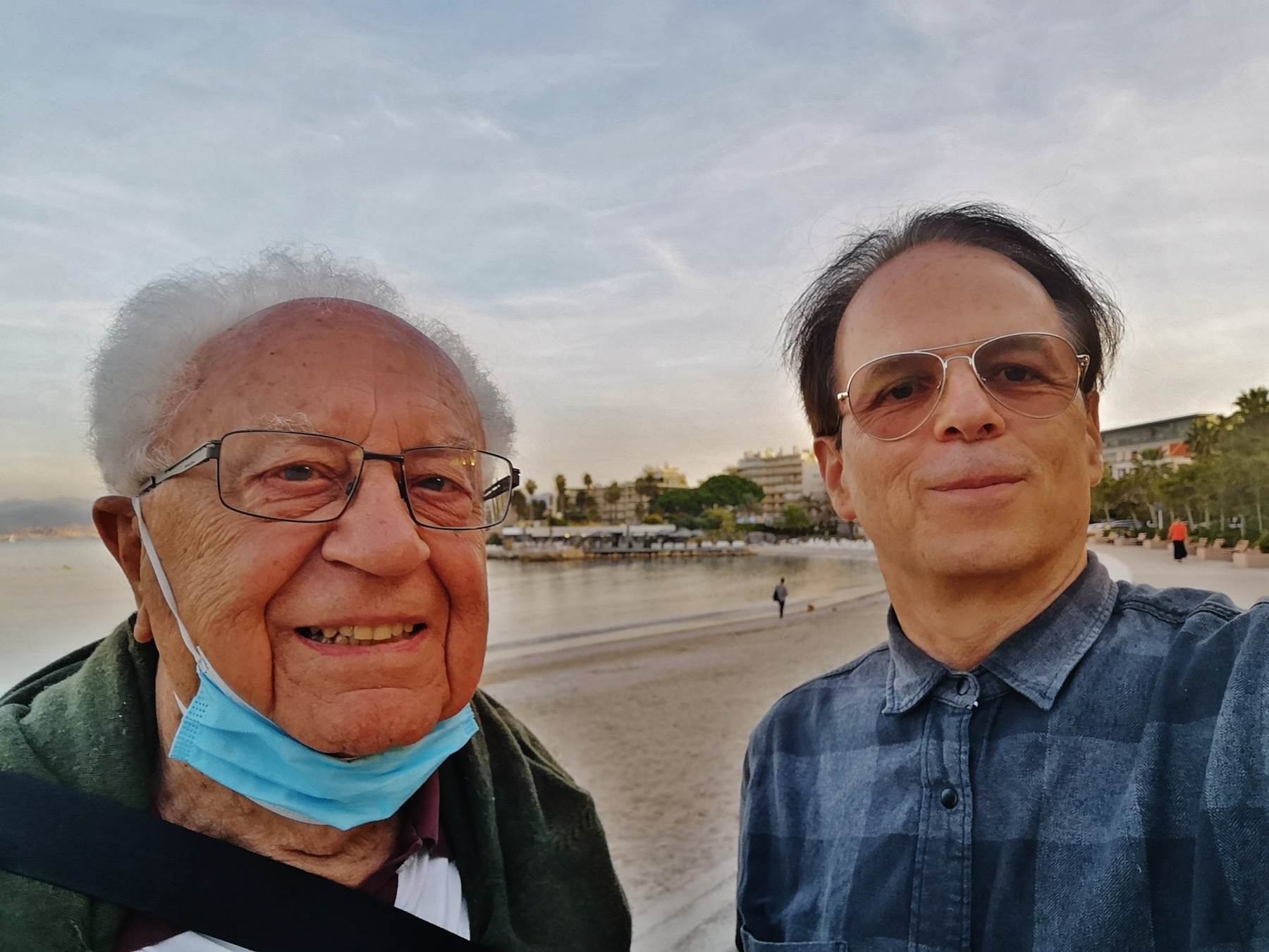 Une image contenant personne, ext�rieur, homme, habits

Description g�n�r�e automatiquement