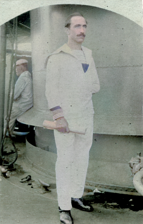 Une image contenant personne, chaussures, habits, homme
Description générée automatiquement