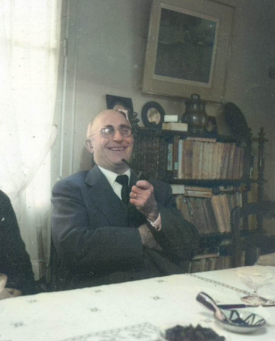 Une image contenant personne, Visage humain, intérieur, habits
Description générée automatiquement