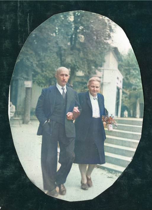 Une image contenant habits, personne, homme, costume
Description générée automatiquement