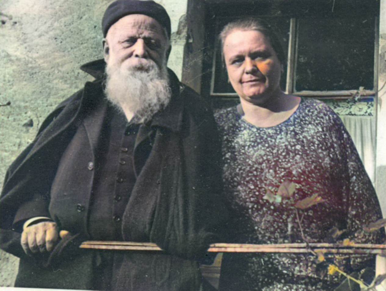 Une image contenant Visage humain, habits, Barbe humaine, personne
Description générée automatiquement