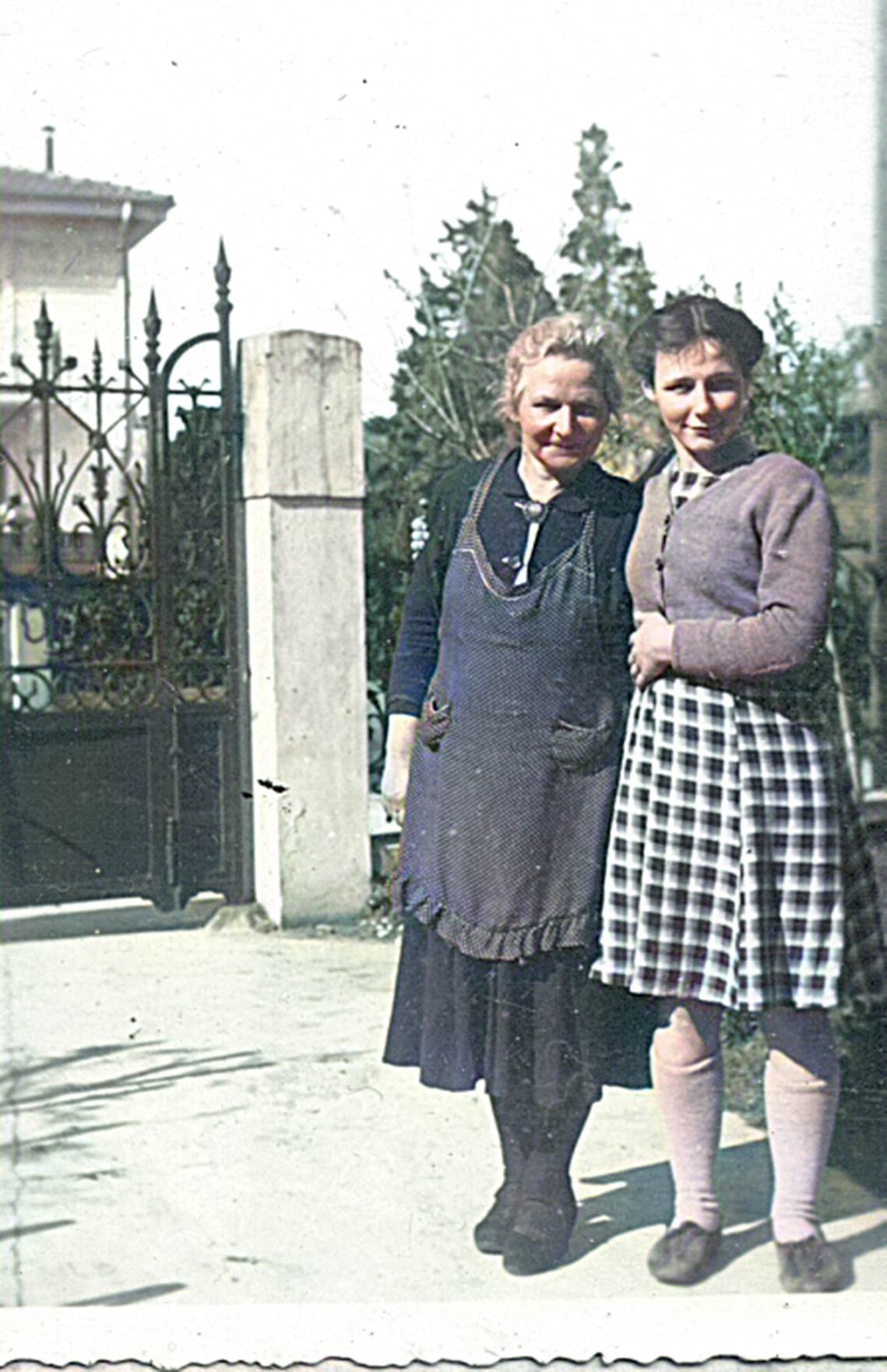 Une image contenant personne, plein air, habits, chaussures
Description générée automatiquement