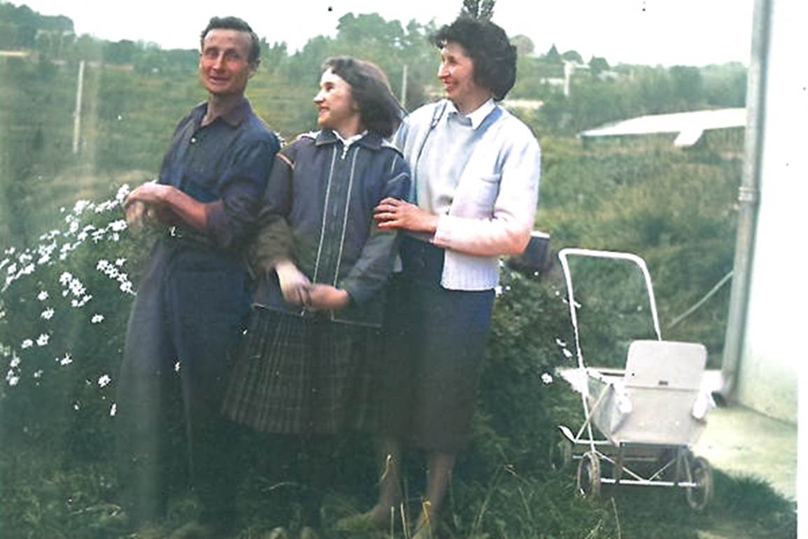 Une image contenant habits, personne, plein air, homme
Description générée automatiquement