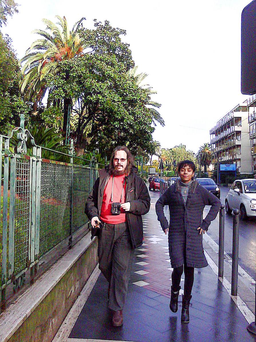 Une image contenant habits, plein air, chaussures, personne
Description générée automatiquement