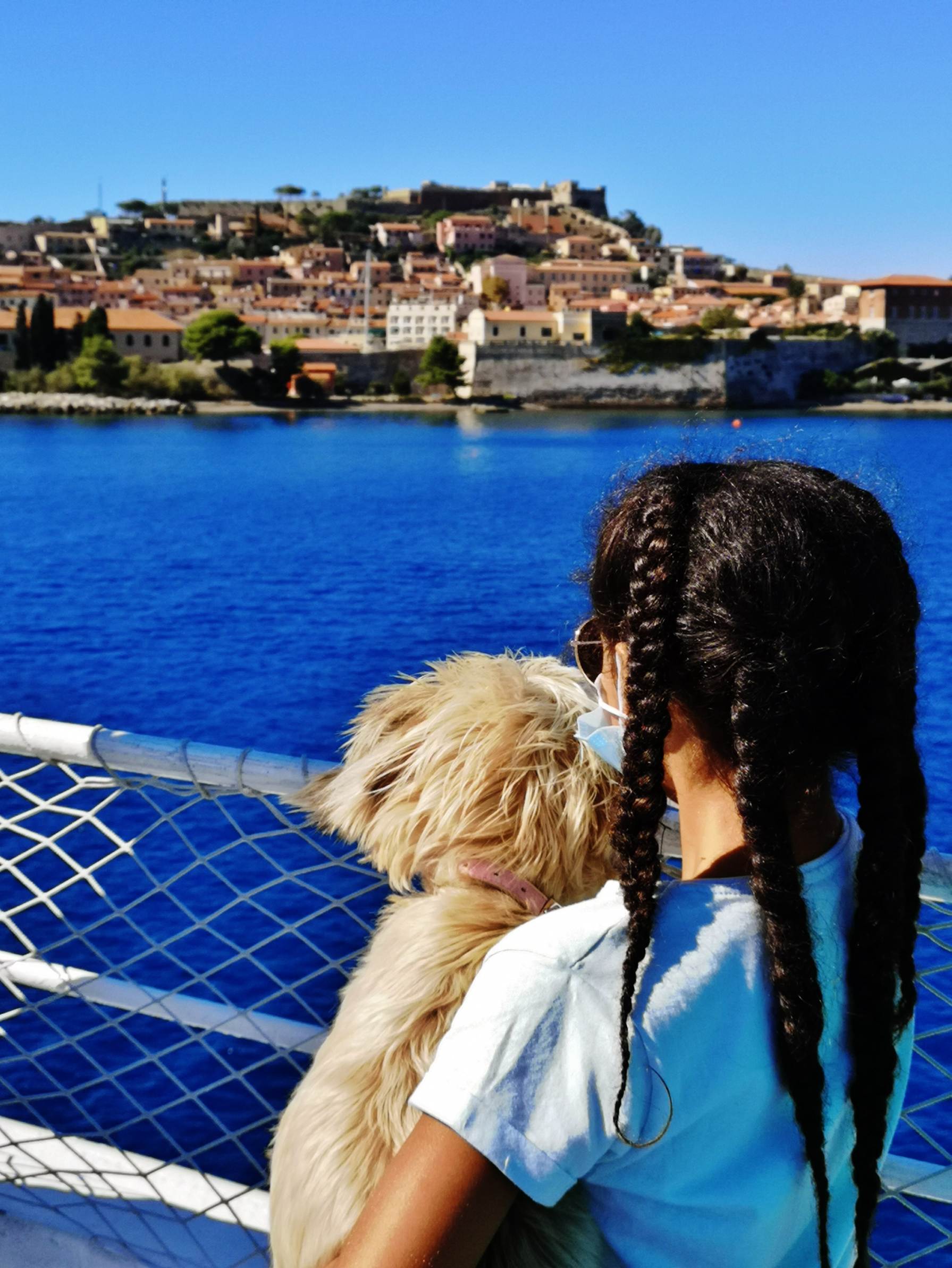 Une image contenant personne, eau, ext�rieur, femme

Description g�n�r�e automatiquement