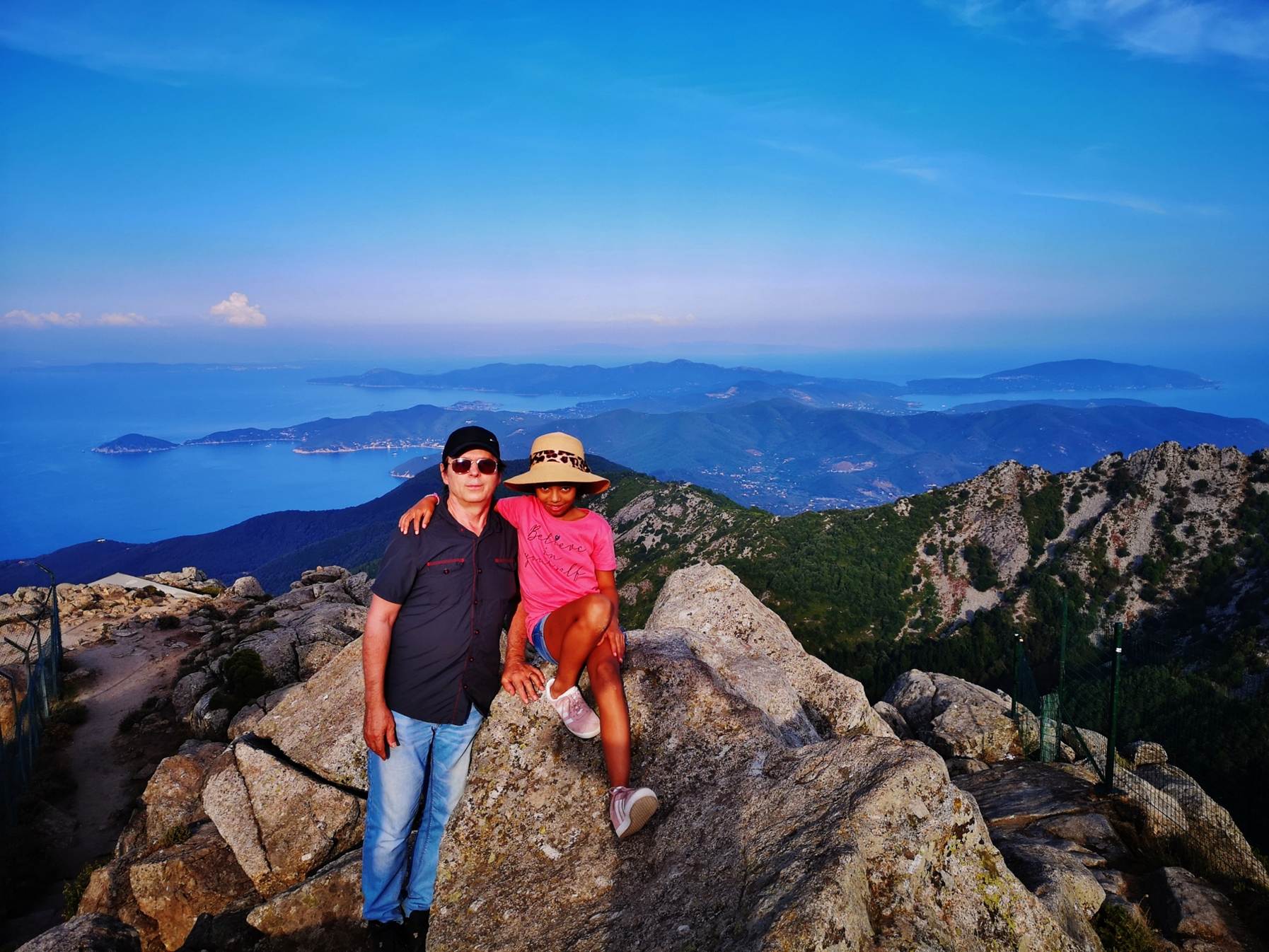 Une image contenant montagne, ext�rieur, roche, nature

Description g�n�r�e automatiquement