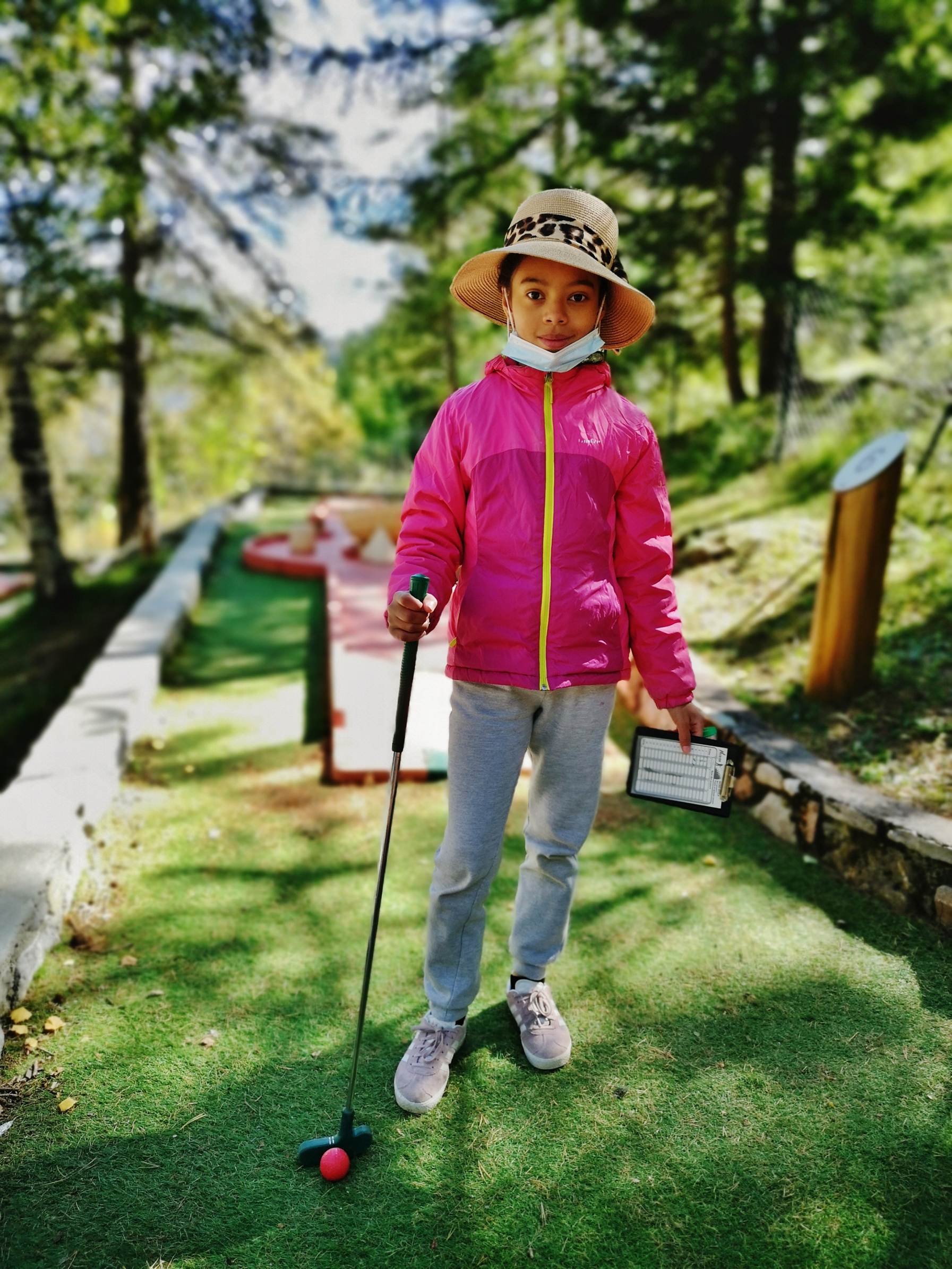 Une image contenant herbe, ext�rieur, personne, petit

Description g�n�r�e automatiquement